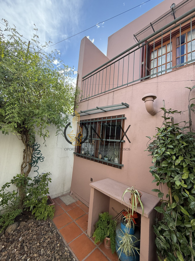 Casa ID.3526 - Se vende casa 5 dormitorios a pasos del centro de Tacuarembó 