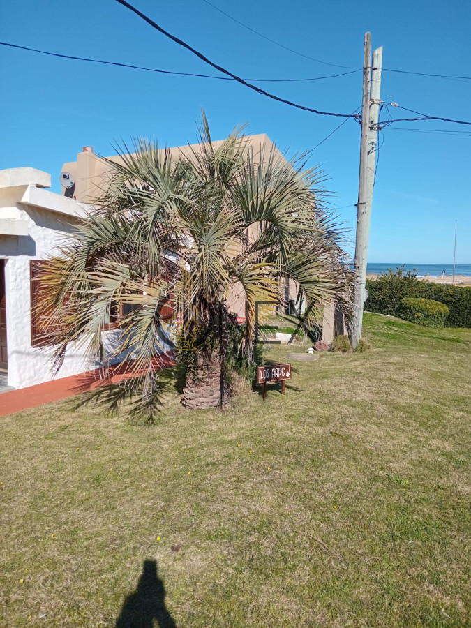 Casa ID.2981 - Venta casa de dos dormitorios zona El Chorro a 100 del mar y rotonda ruta 104