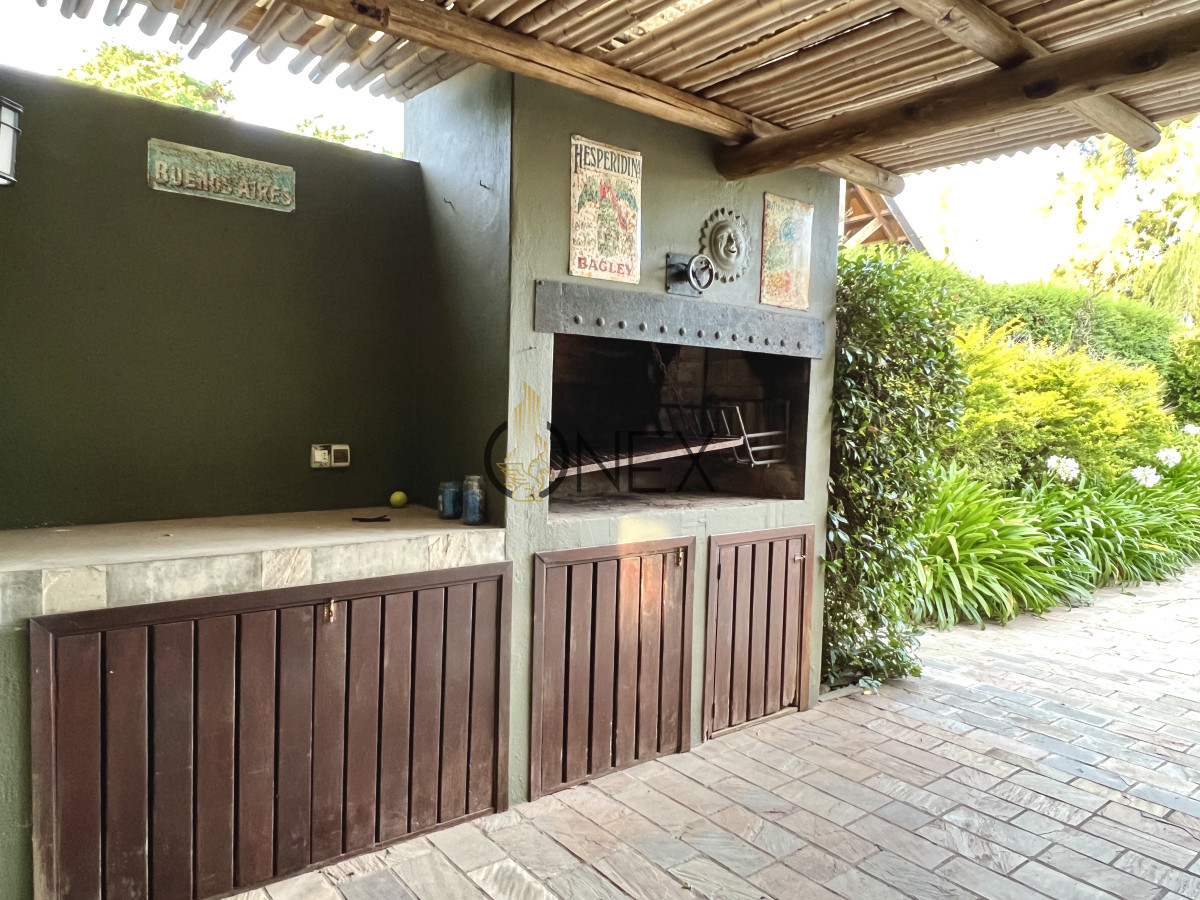 Casa ID.1871 - VENTA CASA 4 DORMITORIOS, 4 BAÑOS + SERVICIO, PISCINA Y PARRILLERO, BARRIO PRIVADO, LA TAHONA