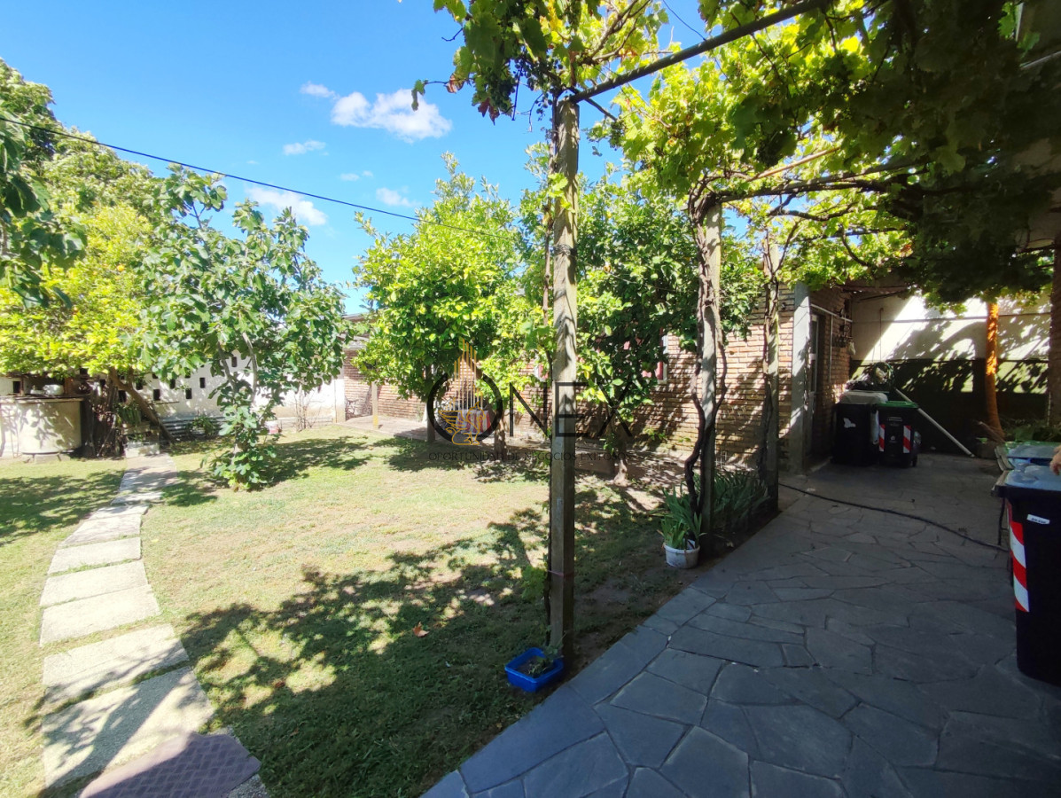 Casa ID.3774 - Casa en Venta de 7 dormitorios en Solymar a mts de la Rambla