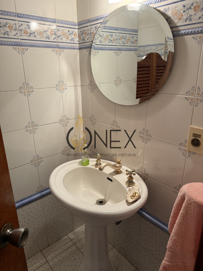 Casa ID.3526 - Se vende casa 5 dormitorios a pasos del centro de Tacuarembó 