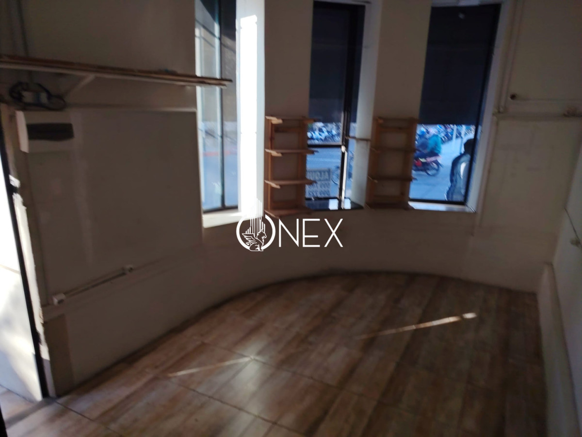 Casa ID.4663 - LOCAL COMERCIAL SOBRE florida y zorrilla 