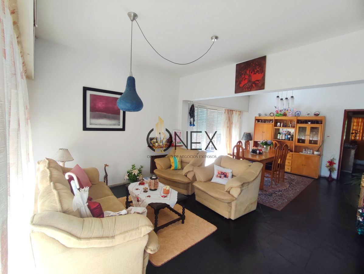 Casa ID.3774 - Casa en Venta de 7 dormitorios en Solymar a mts de la Rambla