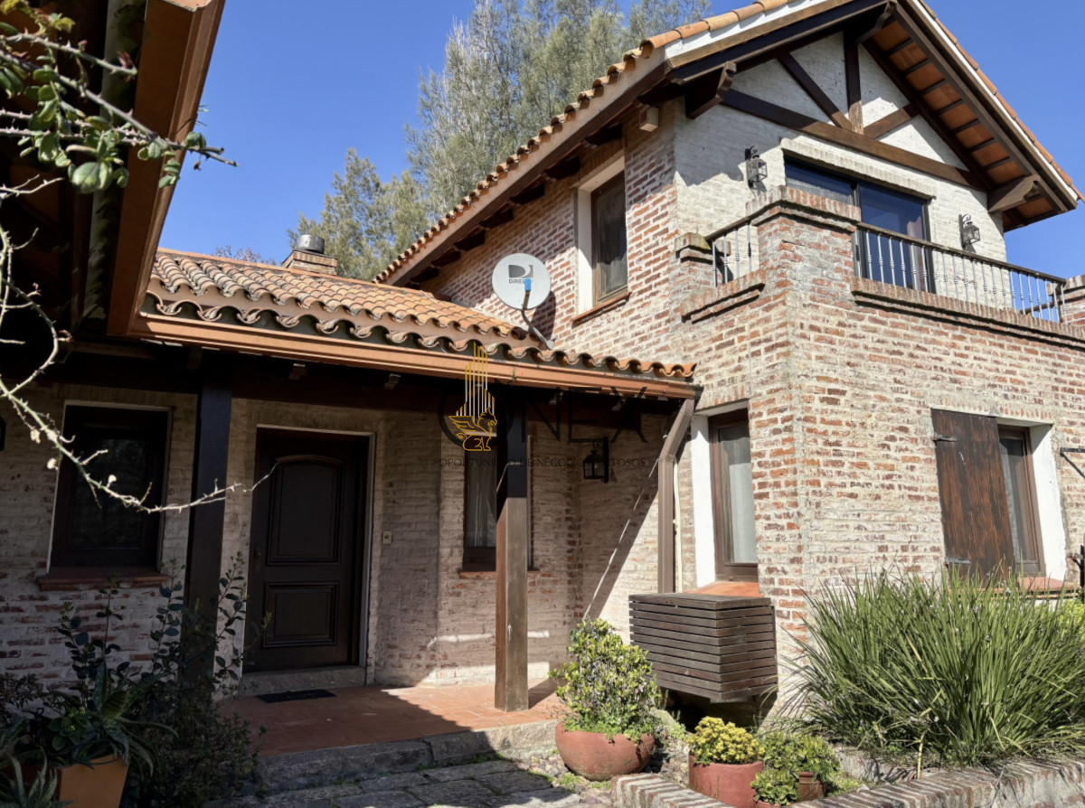 Casa ID.3373 - LUJO Y COMODIDAD Venta o Alquiler Casa Lomas Tahona 3D suite Playroom Estar Terraza Gge Piscina Parrillero