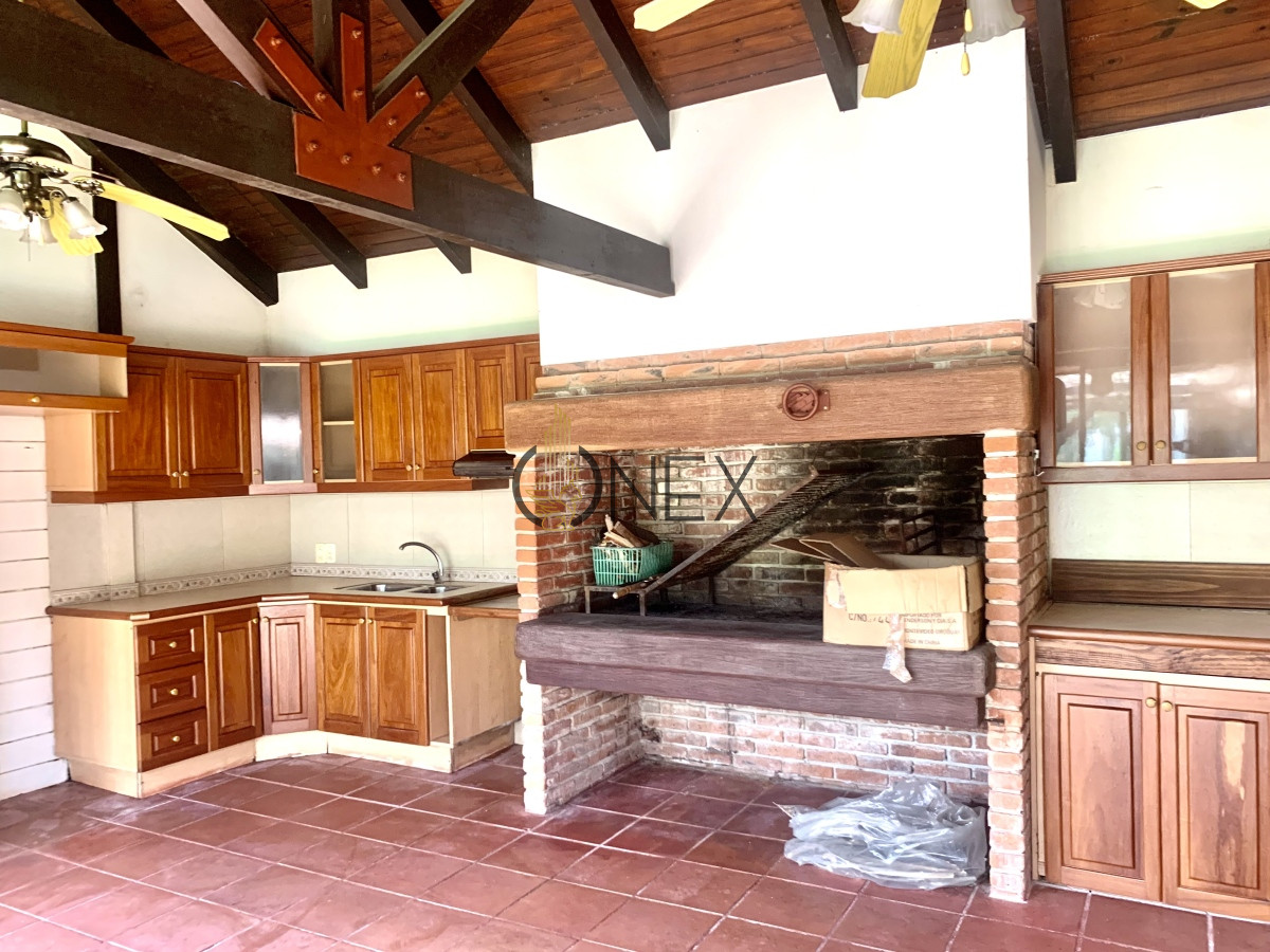 Casa ID.1284 - Hermosa Casa en Alquiler Anual