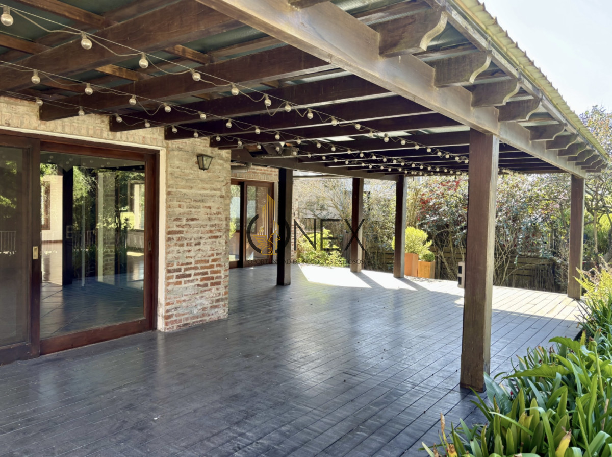 Casa ID.3373 - LUJO Y COMODIDAD Venta o Alquiler Casa Lomas Tahona 3D suite Playroom Estar Terraza Gge Piscina Parrillero