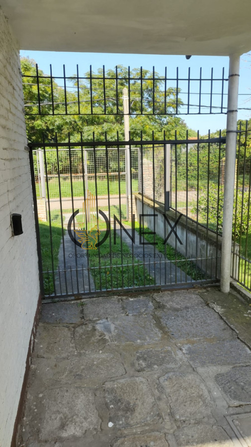 Casa ID.4406 - SE VENDE EXCELENTE PROPIEDAD EN ATLANTIDA, DE CUATRO DORMITORIOS