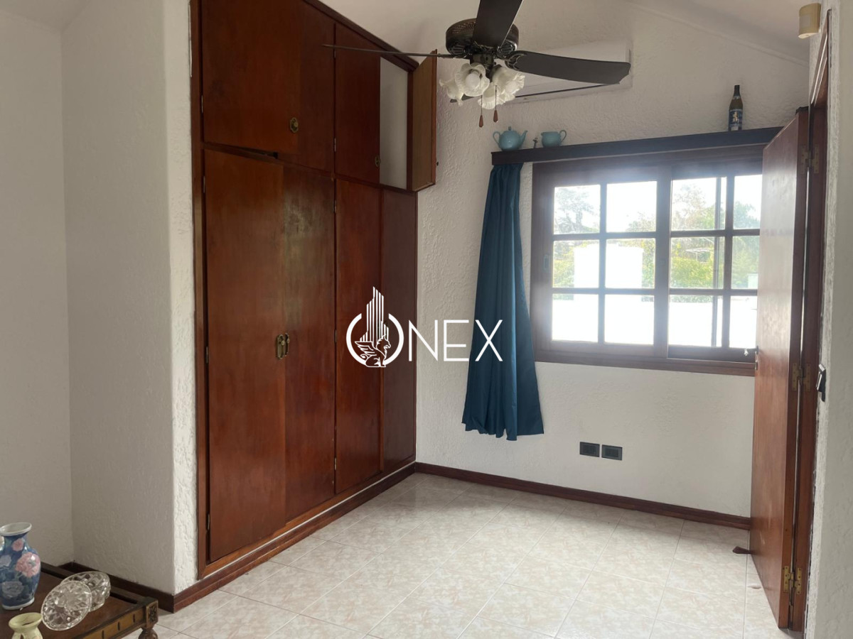 Casa ID.4580 - Venta casa de 4 dormitorios y 4 baños a 5 cuadras de la playa mansa.