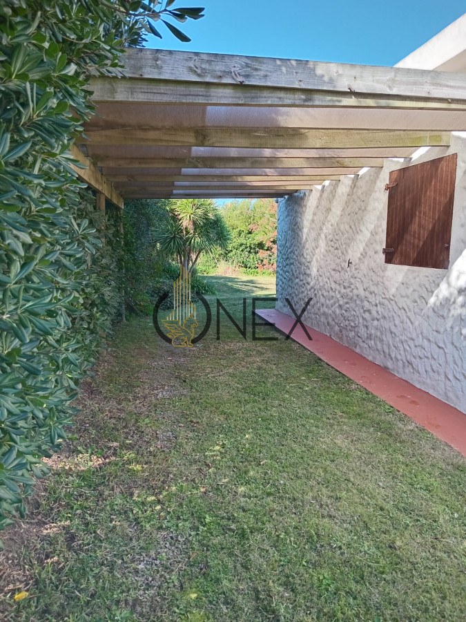 Casa ID.2981 - Venta casa de dos dormitorios zona El Chorro a 100 del mar y rotonda ruta 104