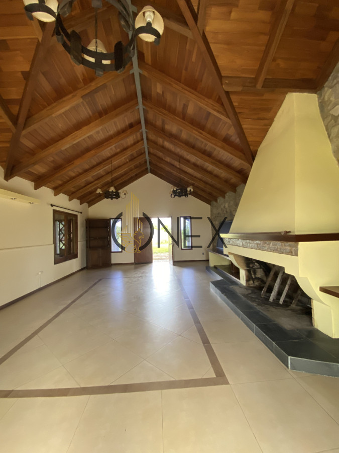 Casa ID.1557 - HERMOSA CASA DE PIEDRA EN VENTA 