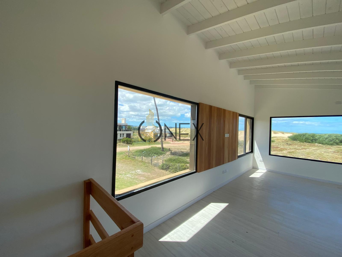 Casa ID.1404 - ¡Se vende espectacular casa a estrenar! de tres dormitorios, en Club del Lago, Punta Ballena  