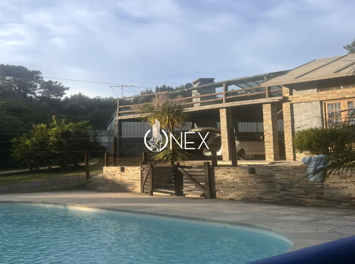 Casa ID.4627 - Oportunidad venta de casa en Maldonado solanas cuatro dormitorios cuatro baños piscina climatizada terraza con parrillero