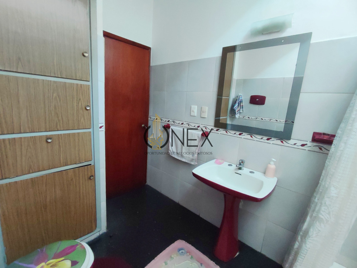 Casa ID.3774 - Casa en Venta de 7 dormitorios en Solymar a mts de la Rambla