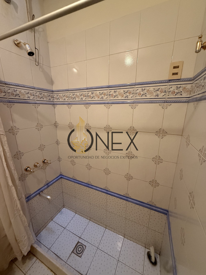 Casa ID.3526 - Se vende casa 5 dormitorios a pasos del centro de Tacuarembó 