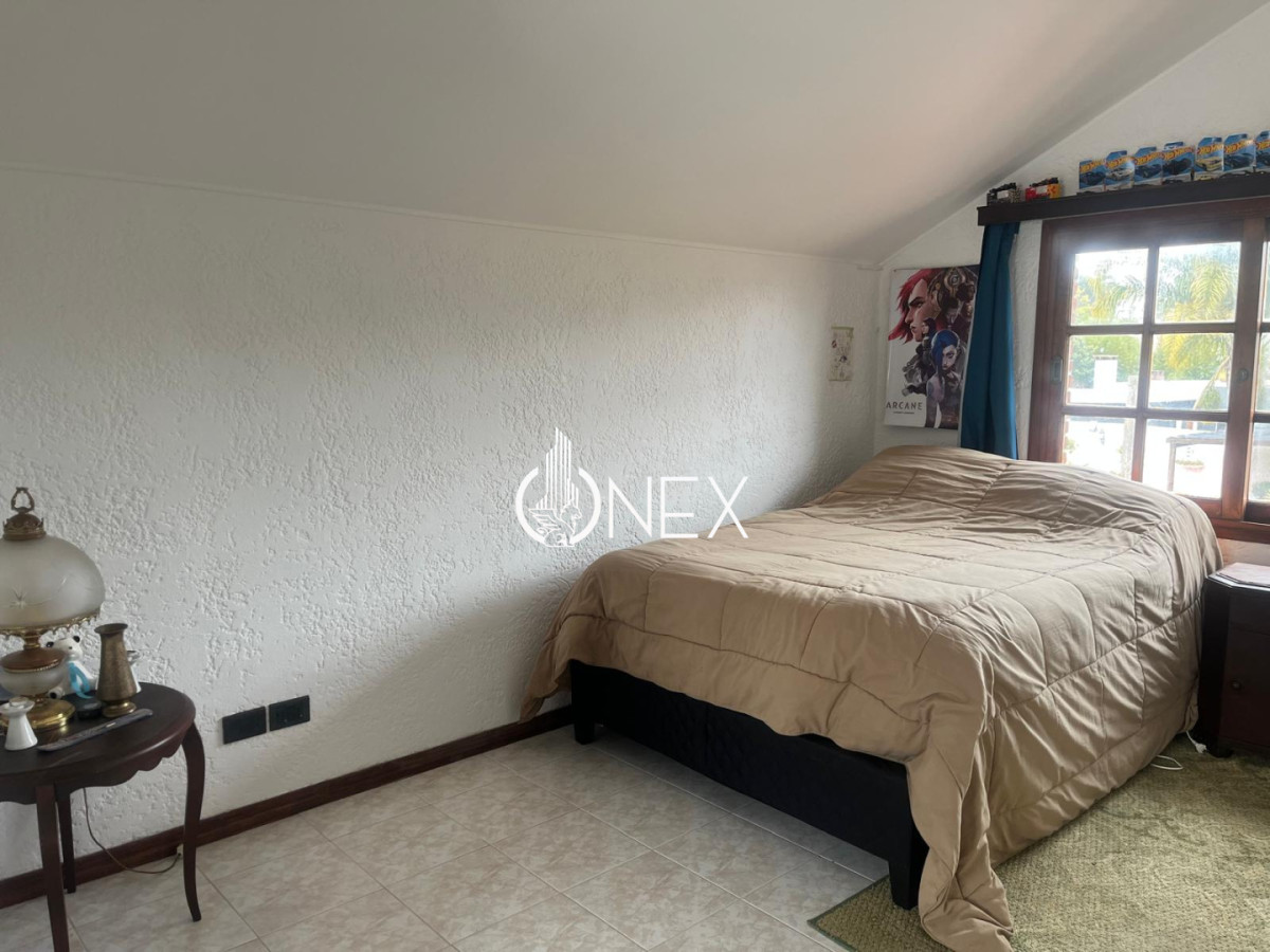 Casa ID.4580 - Venta casa de 4 dormitorios y 4 baños a 5 cuadras de la playa mansa.