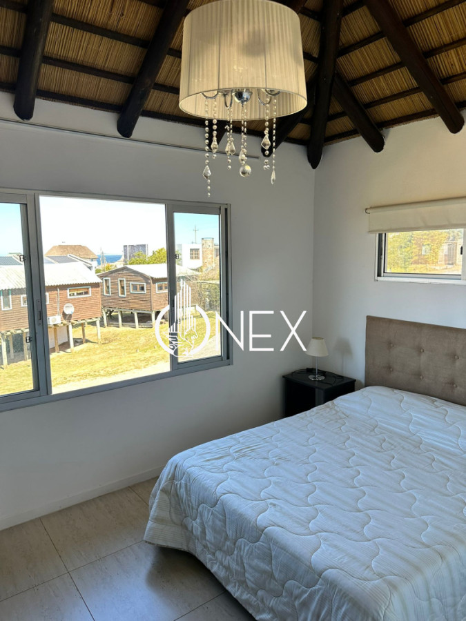 Casa ID.4559 - Venta casa de 4 dormitorios con vista al mar en Punta del Diablo.
