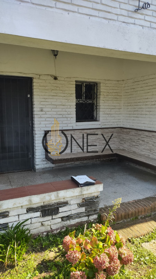 Casa ID.4406 - SE VENDE EXCELENTE PROPIEDAD EN ATLANTIDA, DE CUATRO DORMITORIOS