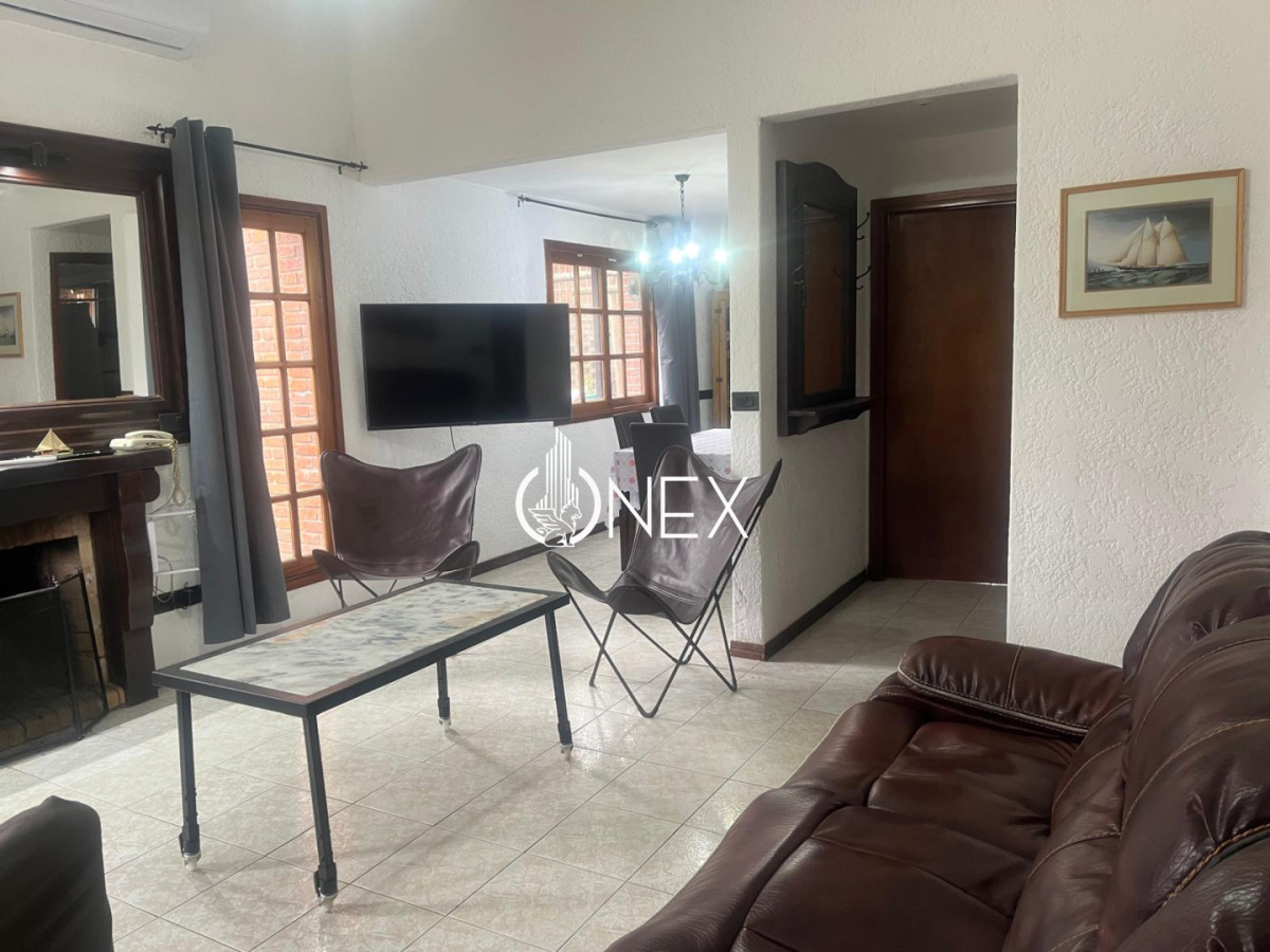 Casa ID.4580 - Venta casa de 4 dormitorios y 4 baños a 5 cuadras de la playa mansa.