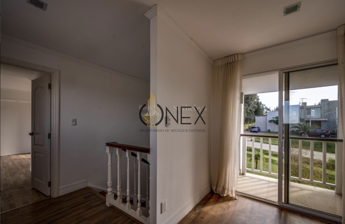 Casa ID.3374 - TU NUEVA VIDA EMPIEZA ACÁ! Venta Casa Altos la Tahona 3D Suite, estar, 2 plantas excelente ubicación  