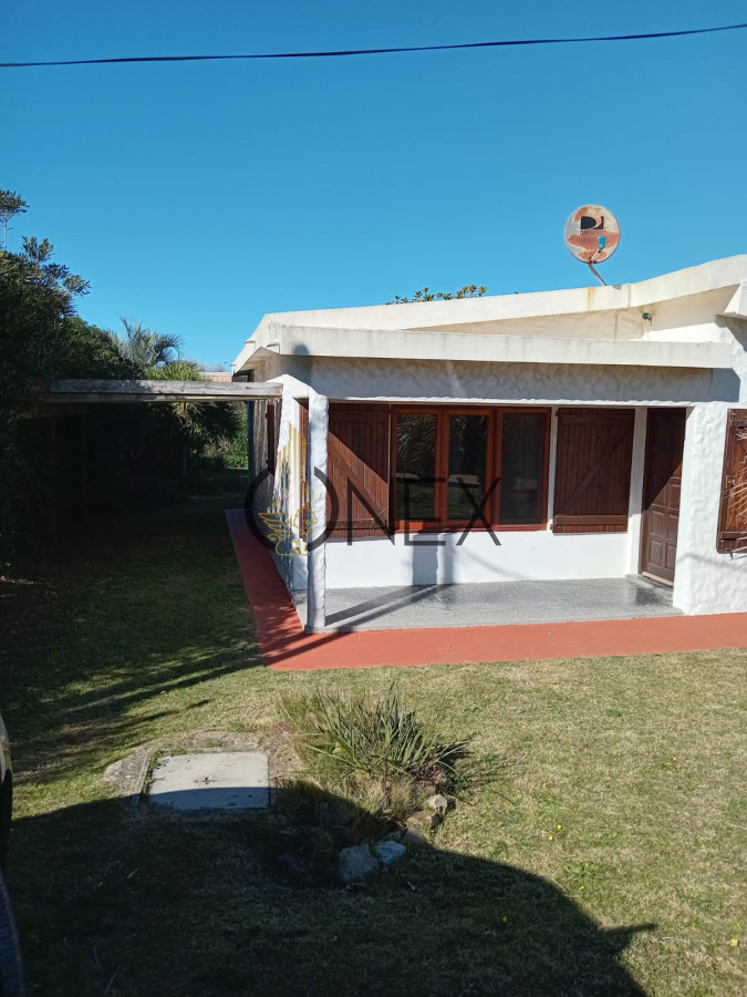 Casa ID.2981 - Venta casa de dos dormitorios zona El Chorro a 100 del mar y rotonda ruta 104