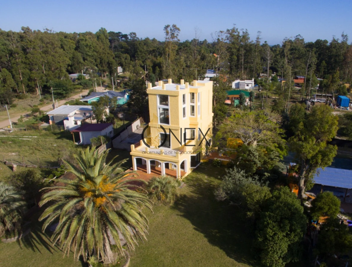 Casa ID.4333 - Casa Tipo Castillo en Venta - Frente al Mar 