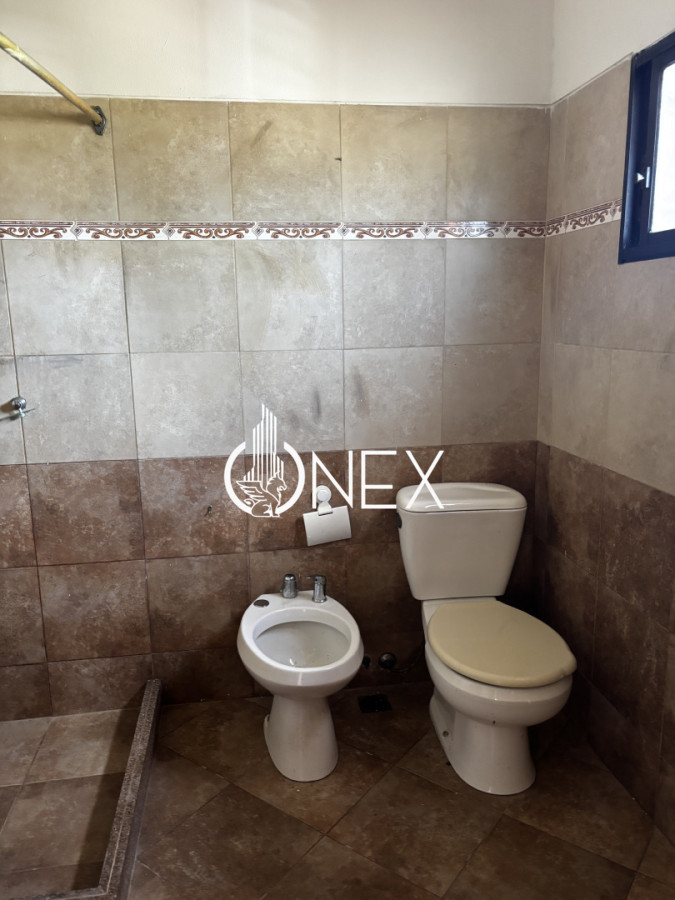 Casa ID.4761 - Hermosa Casa de 2 Plantas Las Toscas Sur, 2 cuadras de la Playa ,4 dormitorios, piscina, sotano, apto al fondo