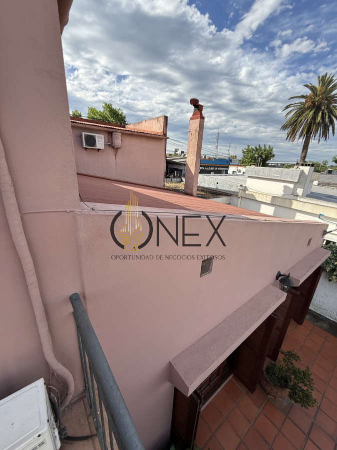 Casa ID.3526 - Se vende casa 5 dormitorios a pasos del centro de Tacuarembó 