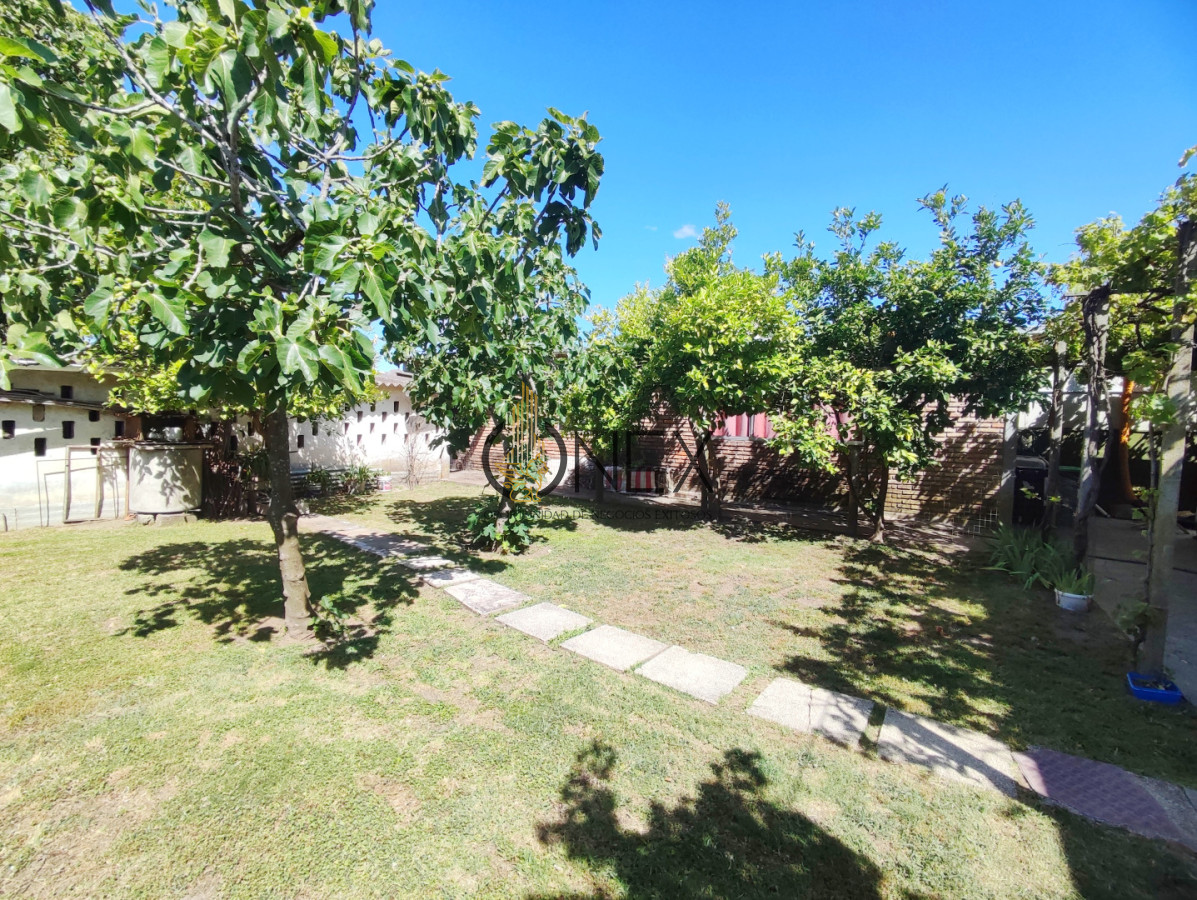 Casa ID.3774 - Casa en Venta de 7 dormitorios en Solymar a mts de la Rambla