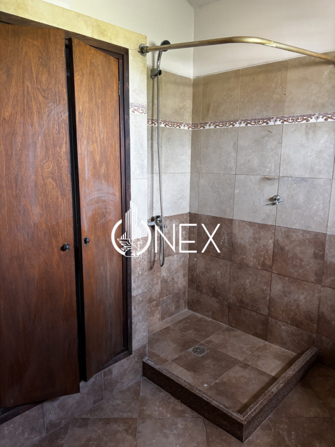 Casa ID.4761 - Hermosa Casa de 2 Plantas Las Toscas Sur, 2 cuadras de la Playa ,4 dormitorios, piscina, sotano, apto al fondo