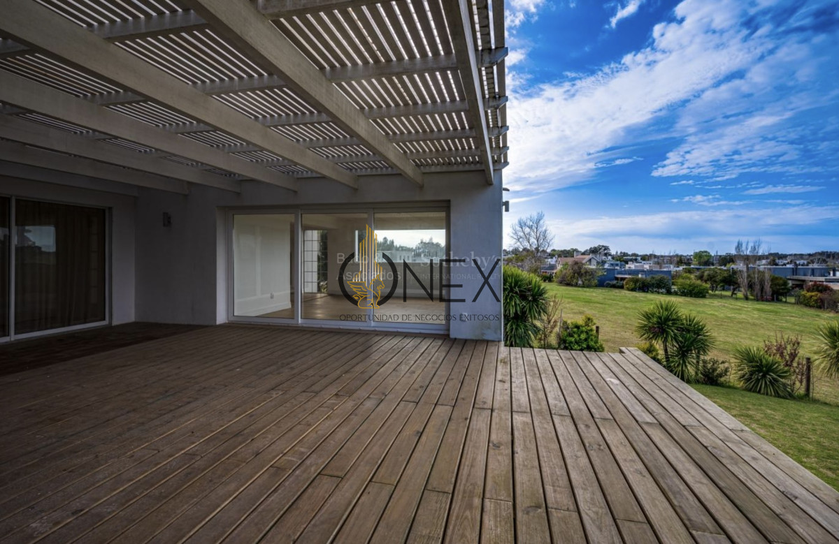 Casa ID.3374 - TU NUEVA VIDA EMPIEZA ACÁ! Venta Casa Altos la Tahona 3D Suite, estar, 2 plantas excelente ubicación  