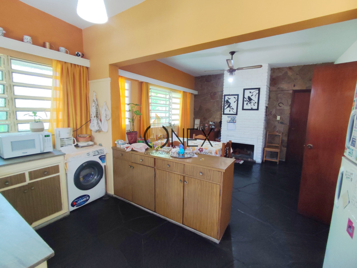Casa ID.3774 - Casa en Venta de 7 dormitorios en Solymar a mts de la Rambla