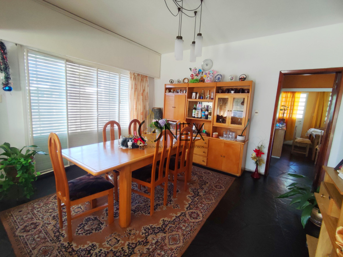 Casa ID.3774 - Casa en Venta de 7 dormitorios en Solymar a mts de la Rambla