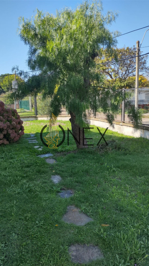 Casa ID.4406 - SE VENDE EXCELENTE PROPIEDAD EN ATLANTIDA, DE CUATRO DORMITORIOS