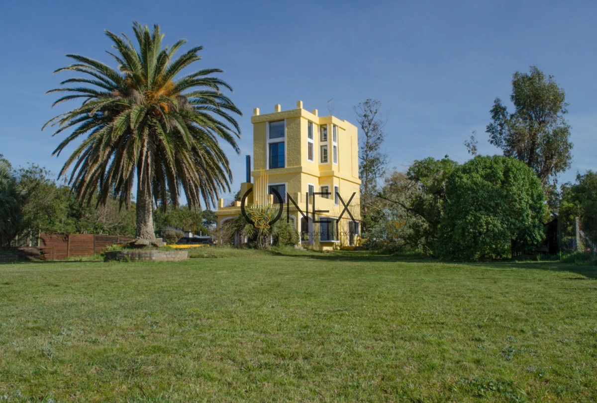 Casa ID.4333 - Casa Tipo Castillo en Venta - Frente al Mar 