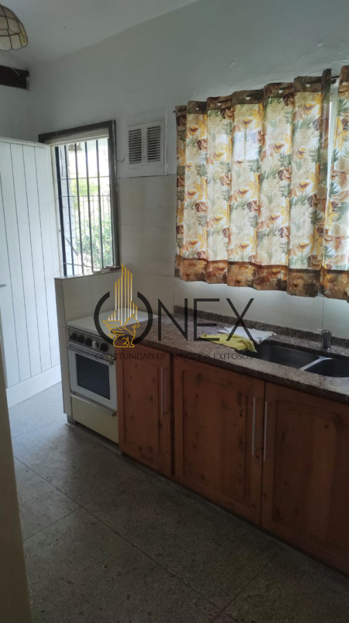 Casa ID.4406 - SE VENDE EXCELENTE PROPIEDAD EN ATLANTIDA, DE CUATRO DORMITORIOS