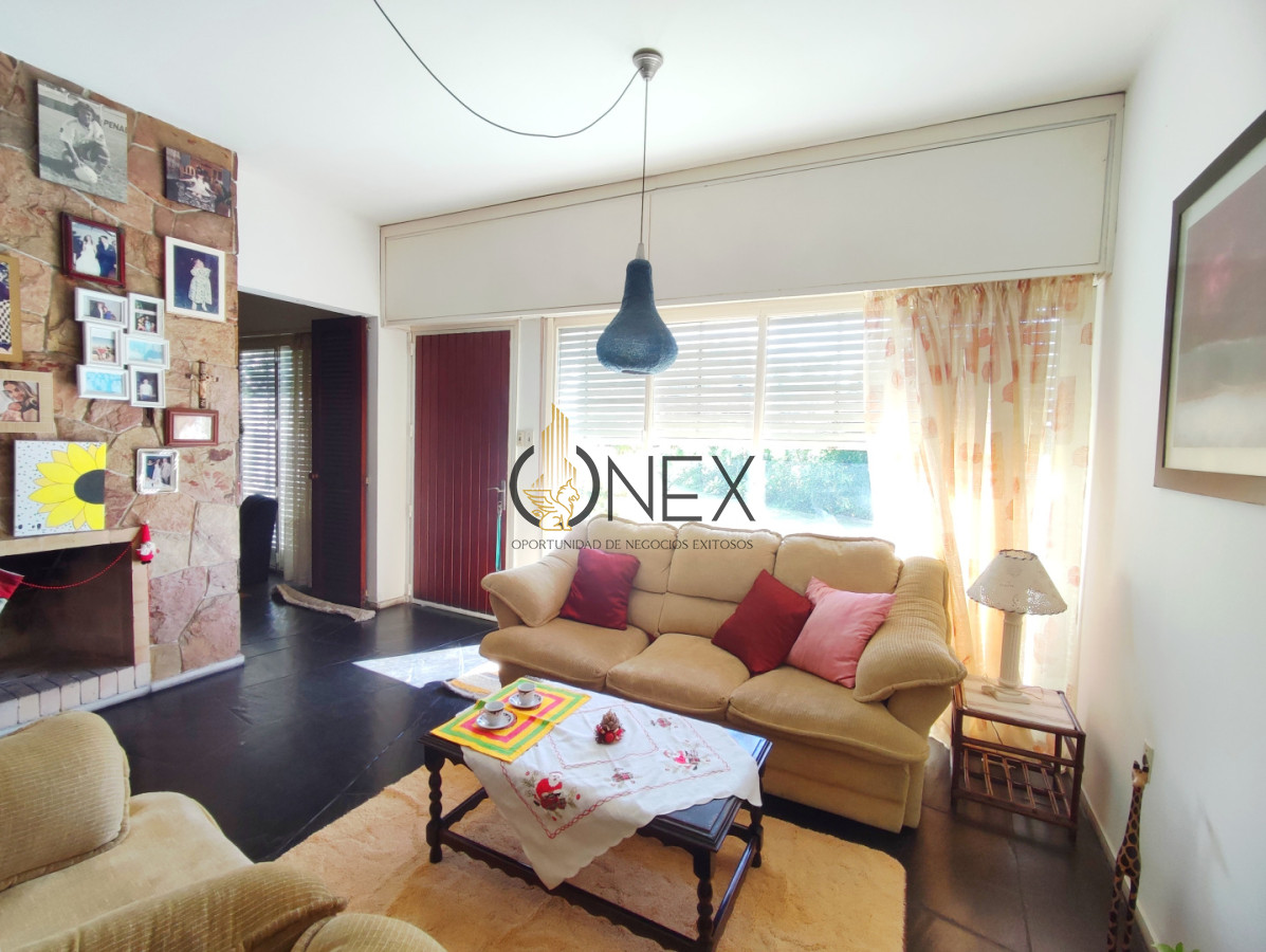 Casa ID.3774 - Casa en Venta de 7 dormitorios en Solymar a mts de la Rambla