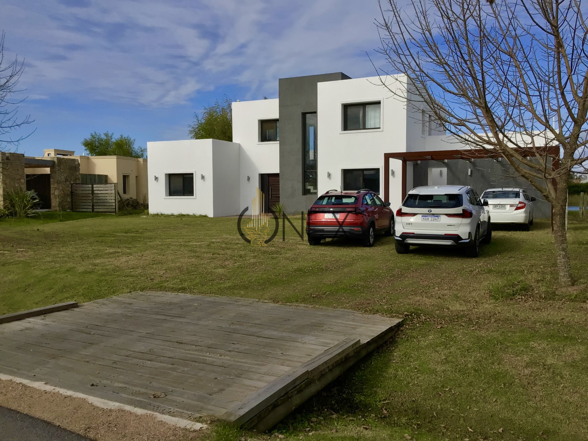 Casa ID.2275 - Casa en Barrios Privados, Viñedos de la Tahona
