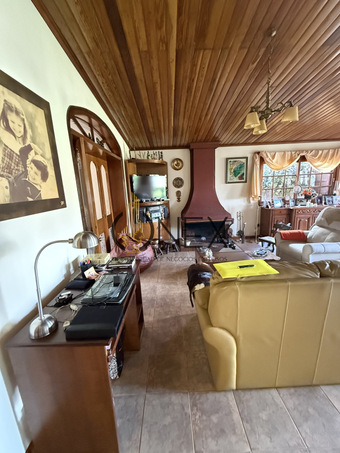 Casa ID.3526 - Se vende casa 5 dormitorios a pasos del centro de Tacuarembó 