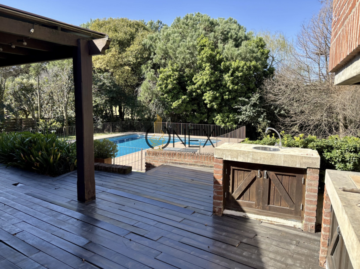 Casa ID.3373 - LUJO Y COMODIDAD Venta o Alquiler Casa Lomas Tahona 3D suite Playroom Estar Terraza Gge Piscina Parrillero