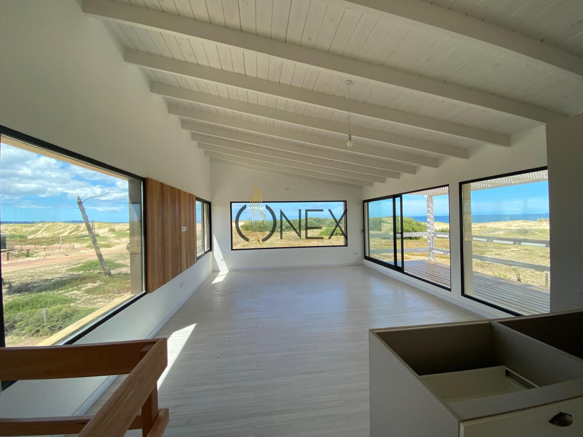Casa ID.1404 - ¡Se vende espectacular casa a estrenar! de tres dormitorios, en Club del Lago, Punta Ballena  