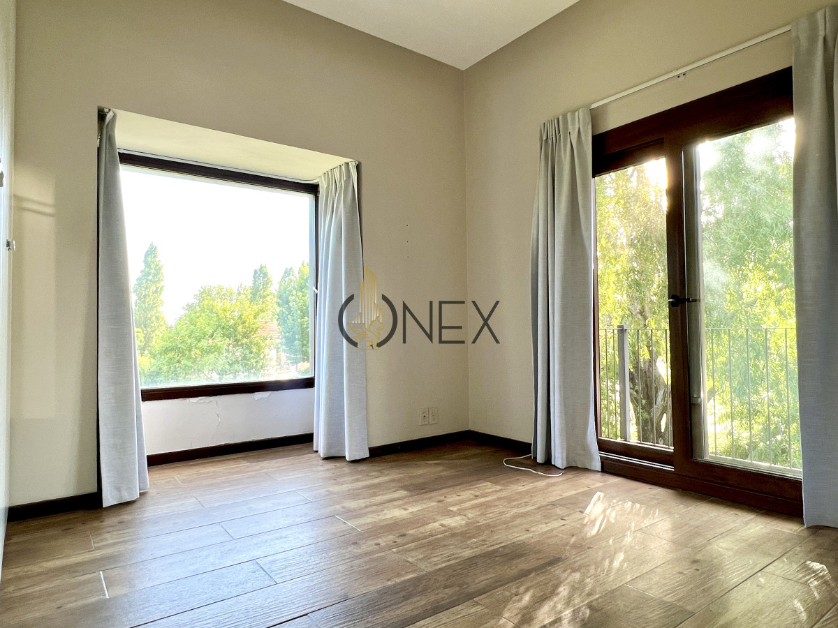 Casa ID.1871 - VENTA CASA 4 DORMITORIOS, 4 BAÑOS + SERVICIO, PISCINA Y PARRILLERO, BARRIO PRIVADO, LA TAHONA
