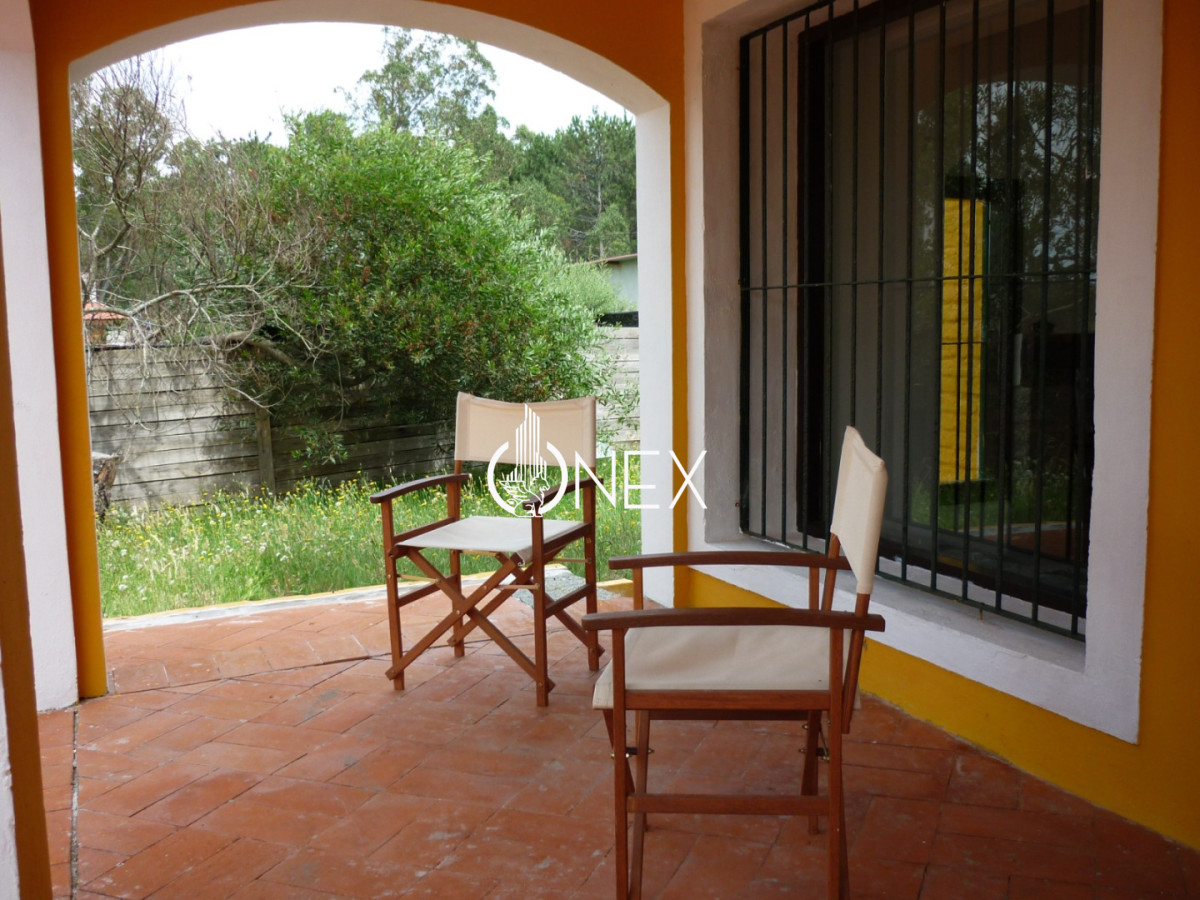 Casa ID.4333 - Casa Tipo Castillo en Venta - Frente al Mar - 3.500 m²