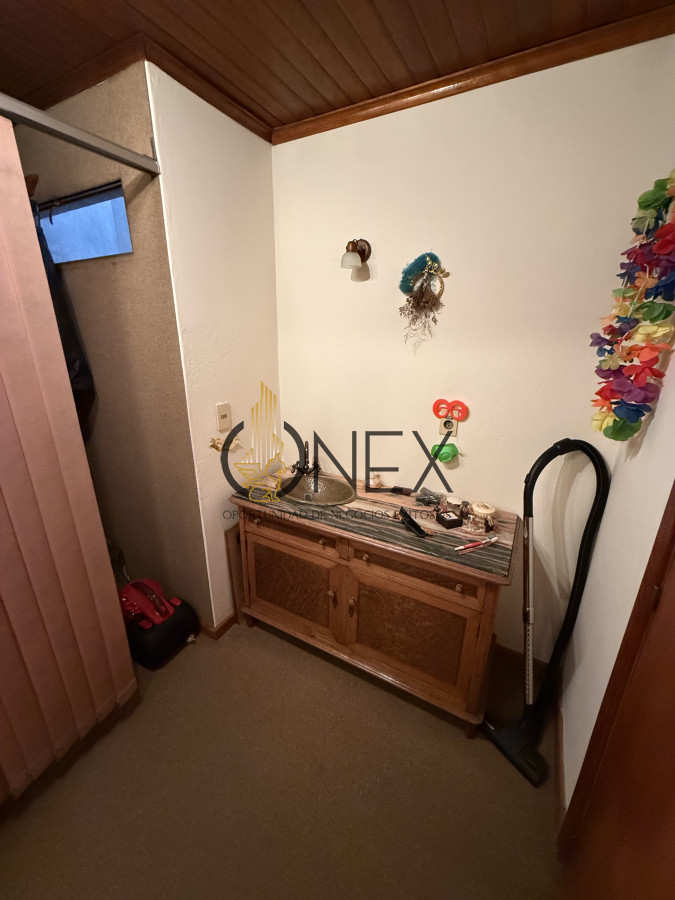 Casa ID.3526 - Se vende casa 5 dormitorios a pasos del centro de Tacuarembó 