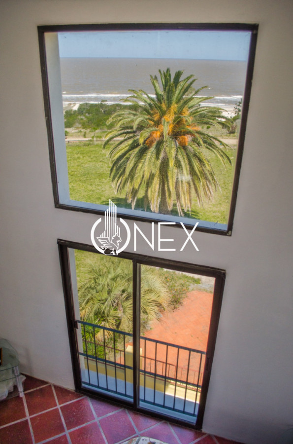 Casa ID.4333 - Casa Tipo Castillo en Venta - Frente al Mar - 3.500 m²