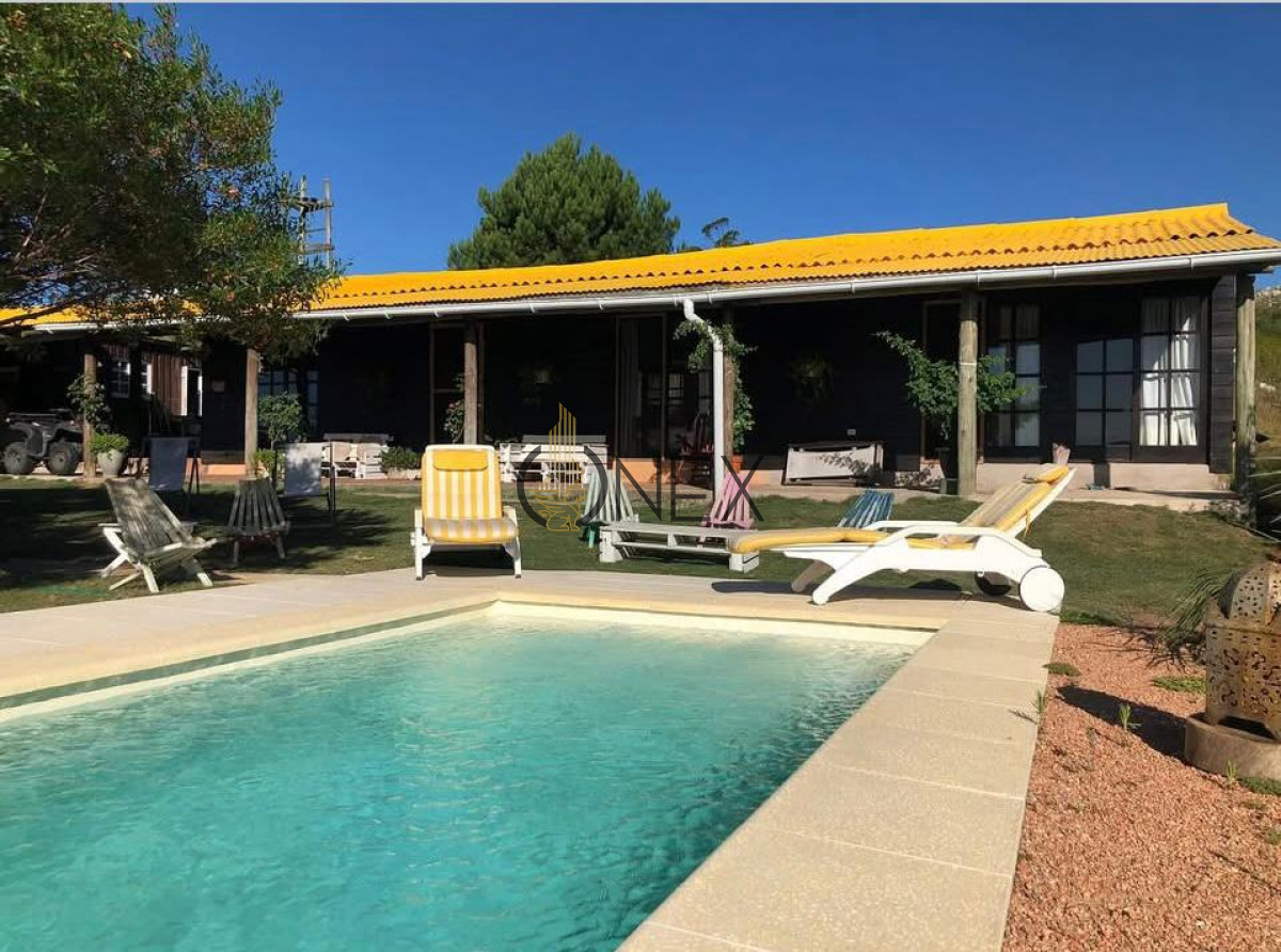 Casa ID.2373 - Venta casa principal y de huespedes gran tierra divina zona 