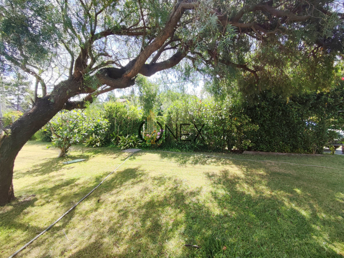 Casa ID.3774 - Casa en Venta de 7 dormitorios en Solymar a mts de la Rambla