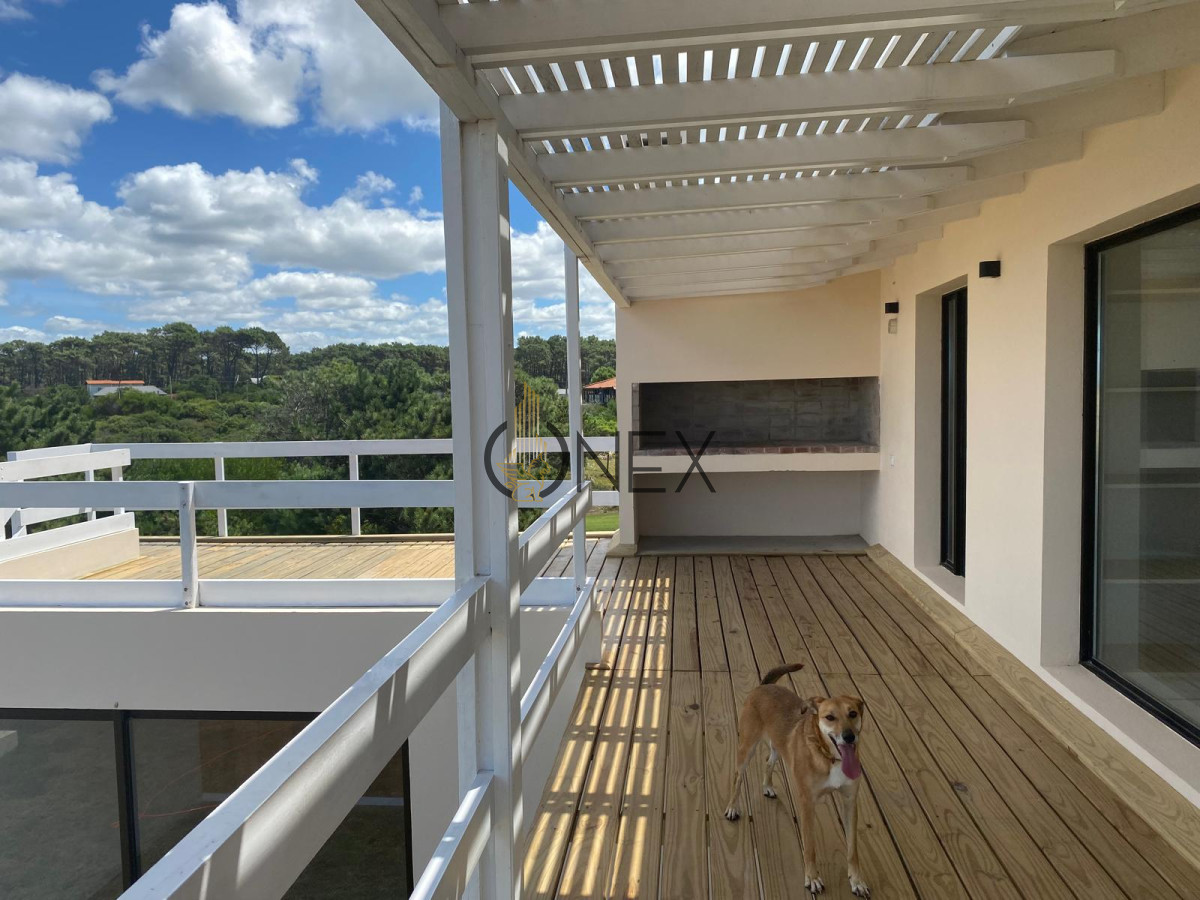 Casa ID.1404 - ¡Se vende espectacular casa a estrenar! de tres dormitorios, en Club del Lago, Punta Ballena  