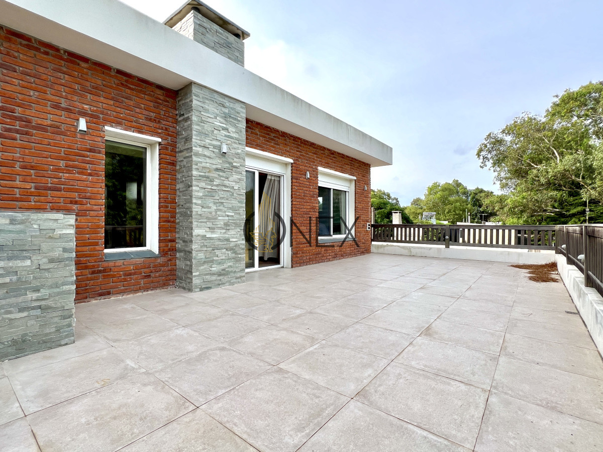 Casa ID.1848 - VENTA CASA AMUEBLADA, 3 DORMITORIOS, 3 BAÑOS, PLAYA GRANDE, PIRIÁPOLIS
