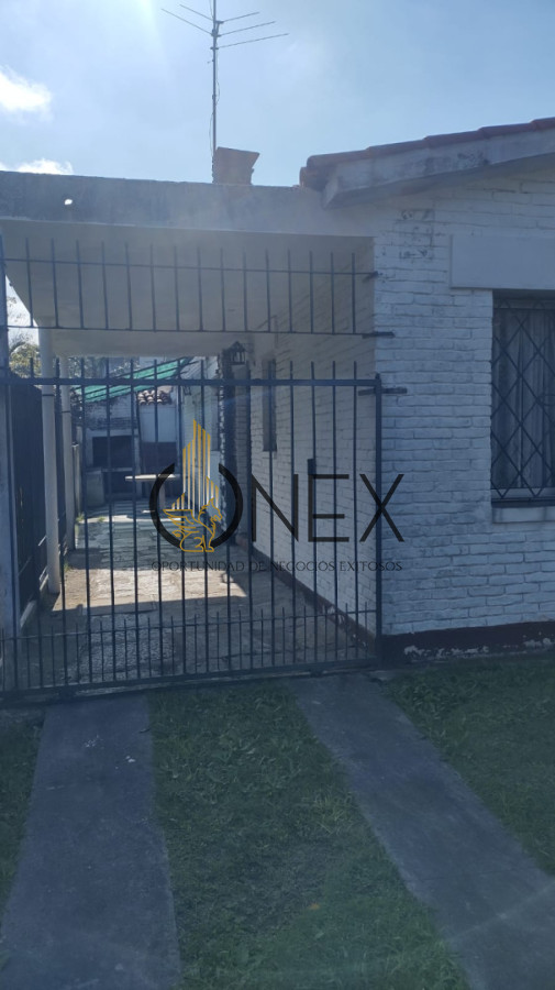 Casa ID.4406 - SE VENDE EXCELENTE PROPIEDAD EN ATLANTIDA, DE CUATRO DORMITORIOS