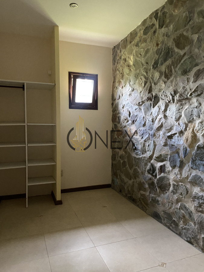 Casa ID.1557 - HERMOSA CASA DE PIEDRA EN VENTA 